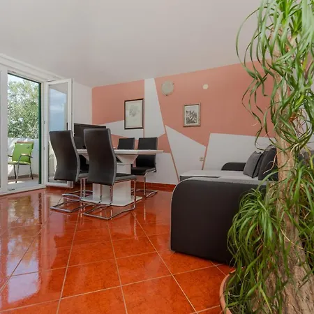 Danica Apartman *